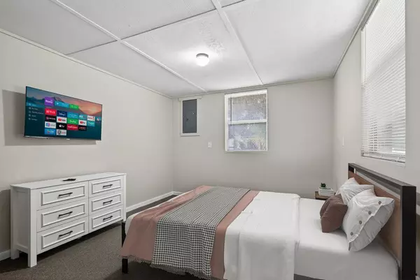 Coliving in Cedar Hills - Westside, Jacksonville