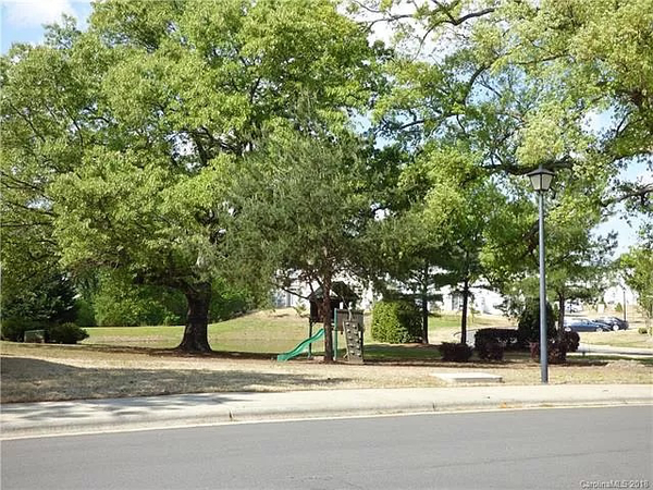 Coliving in University City South - North Charlotte, Charlotte