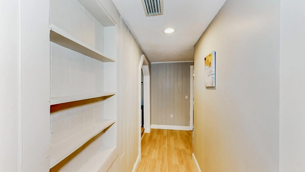 Coliving in Live Oaks Square - East Tampa, Tampa