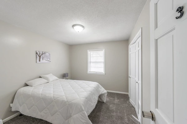 Coliving in Raytown - Outer KCMO, Kansas City