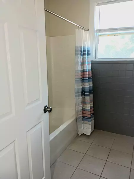 Coliving in College Park JAX - Northside, Jacksonville