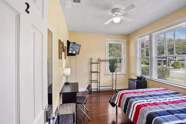 Coliving in College Park JAX - Northside, Jacksonville