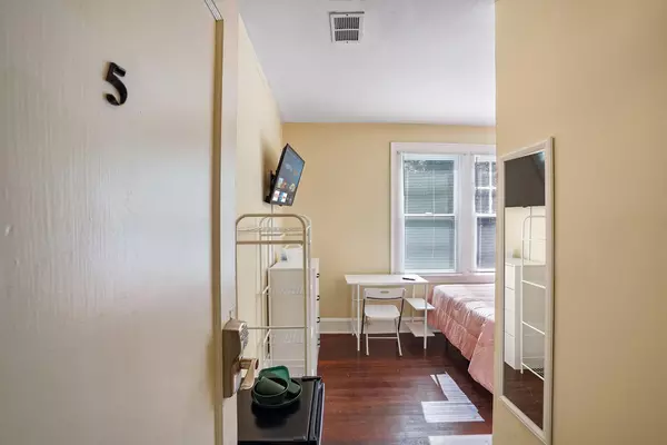 Coliving in College Park JAX - Northside, Jacksonville