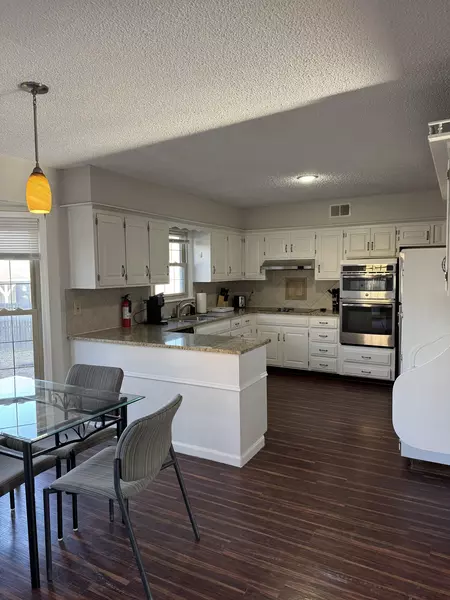 Coliving in Blue Springs - Outer KCMO, Kansas City