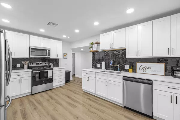 Coliving in Cocoa - Outer Orlando, Orlando