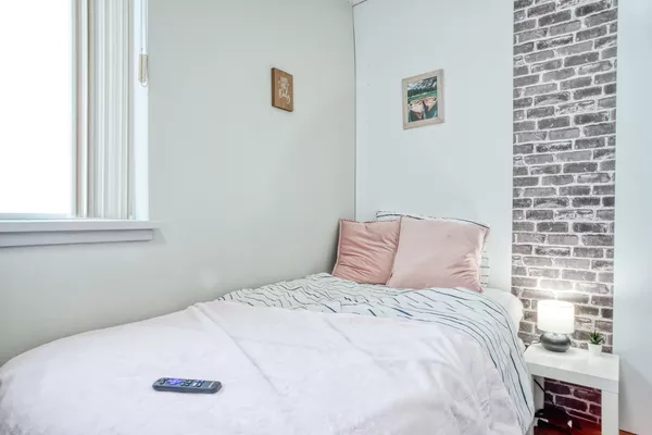 Coliving in Garneau - South Central, Edmonton