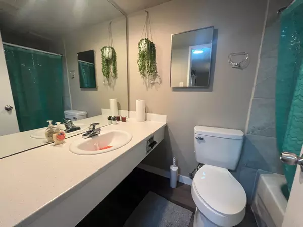 Coliving in Garneau - South Central, Edmonton