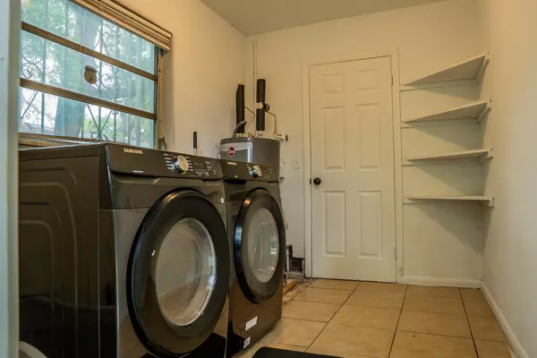 Coliving in Live Oaks Square - East Tampa, Tampa