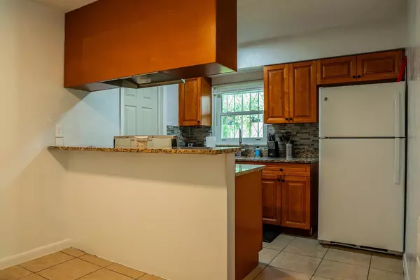 Coliving in Live Oaks Square - East Tampa, Tampa