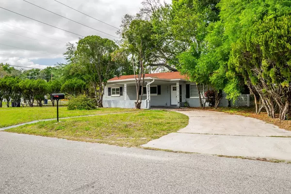 Coliving in Live Oaks Square - East Tampa, Tampa