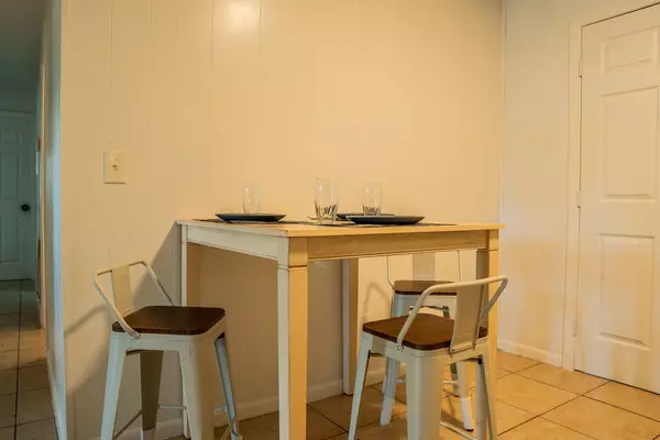 Coliving in Live Oaks Square - East Tampa, Tampa