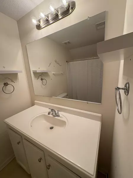 Coliving in Red Bridge - KCMO, Kansas City