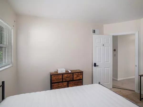 Coliving in Brandon - East Tampa, Tampa