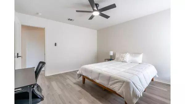 Coliving in Pecan Valley - South SATX, San Antonio