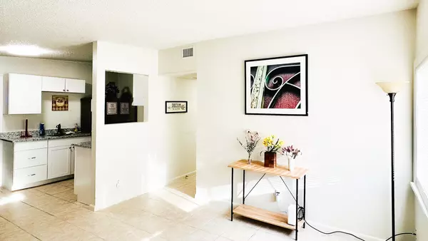 Coliving in Lake Forest - Northside, Jacksonville