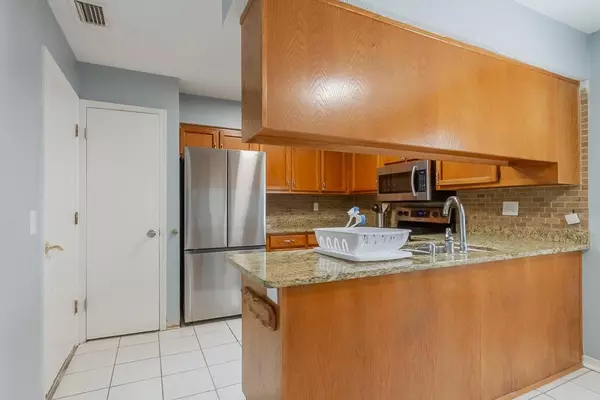 Coliving in Cedar Hills - Westside, Jacksonville