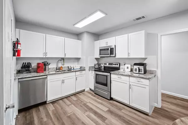 Coliving in Cedar Hills - Westside, Jacksonville