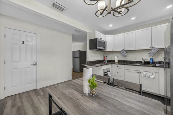 Coliving in Live Oaks Square - East Tampa, Tampa