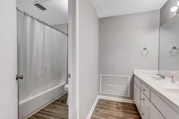 Coliving in Cedar Hills - Westside, Jacksonville