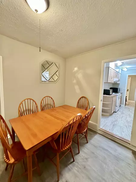 Coliving in Live Oaks Square - East Tampa, Tampa