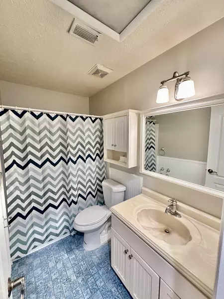 Coliving in Live Oaks Square - East Tampa, Tampa