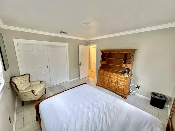 Coliving in Live Oaks Square - East Tampa, Tampa