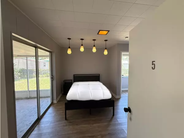 Coliving in Ybor City - Central Tampa, Tampa