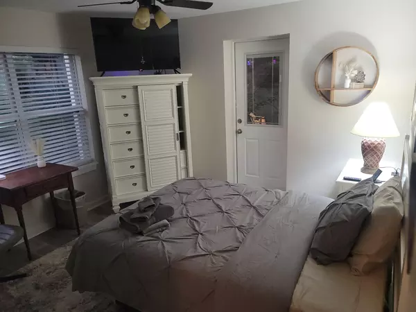 Coliving in Cedar Hills - Westside, Jacksonville