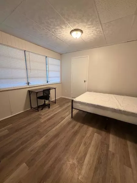 Coliving in Live Oaks Square - East Tampa, Tampa