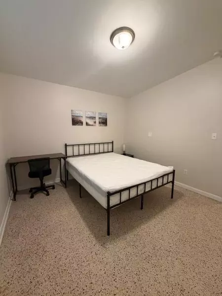 Coliving in Live Oaks Square - East Tampa, Tampa