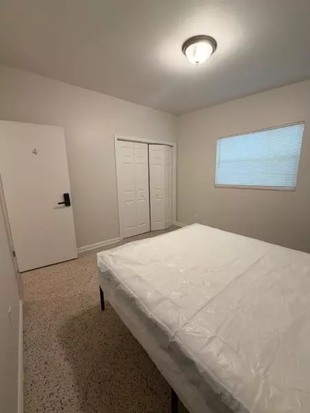 Coliving in Live Oaks Square - East Tampa, Tampa