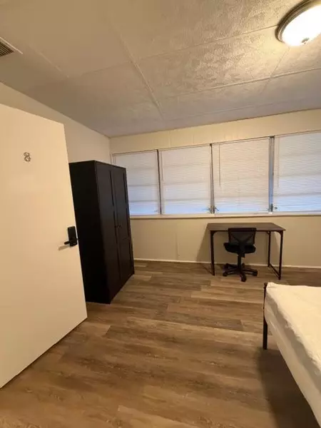 Coliving in Live Oaks Square - East Tampa, Tampa