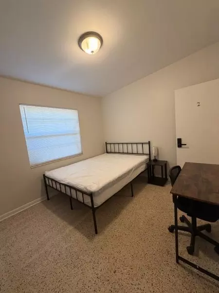 Coliving in Live Oaks Square - East Tampa, Tampa