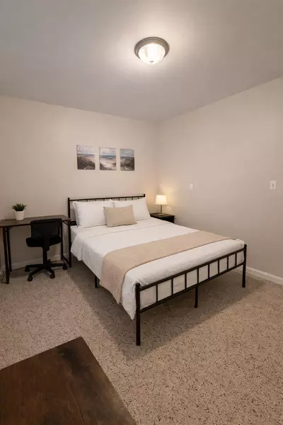 Coliving in Live Oaks Square - East Tampa, Tampa