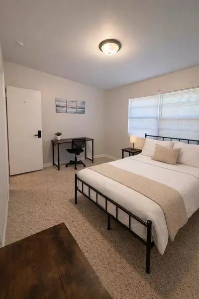 Coliving in Live Oaks Square - East Tampa, Tampa