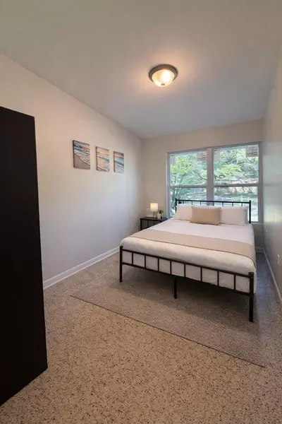 Coliving in Live Oaks Square - East Tampa, Tampa