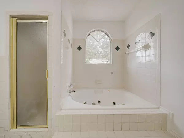 Coliving in Wolf Creek - Sw Dallas, Dallas