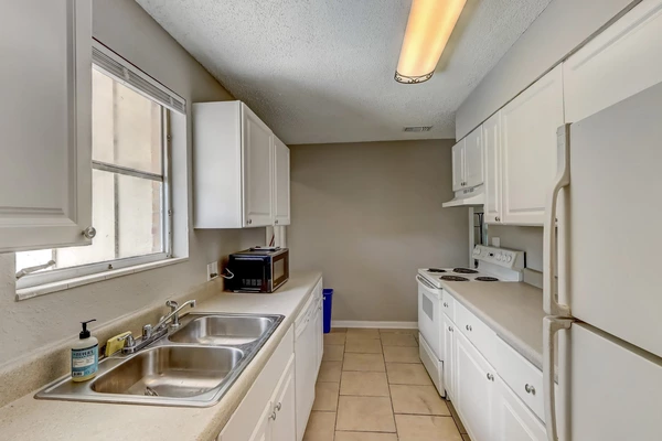 Coliving in Lake Forest - Northside, Jacksonville