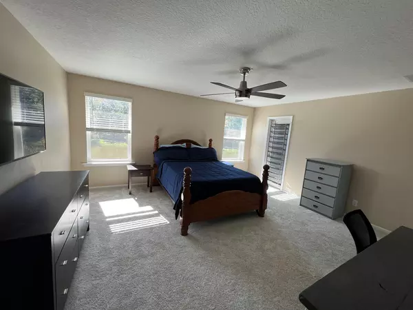 Coliving in Cedar Hills - Westside, Jacksonville