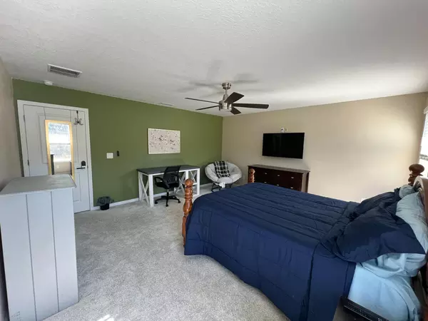 Coliving in Cedar Hills - Westside, Jacksonville