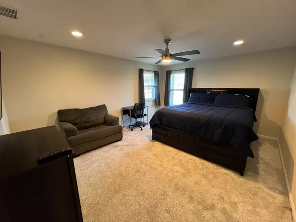 Coliving in Cedar Hills - Westside, Jacksonville