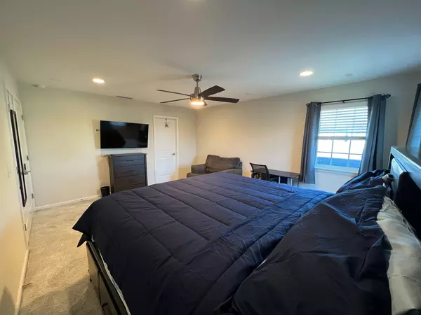 Coliving in Cedar Hills - Westside, Jacksonville