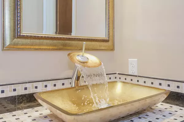 Coliving in Gladstone - Outer KCMO, Kansas City