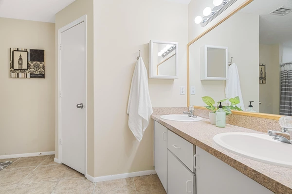 Coliving in Zephyrhills - North Tampa, Tampa