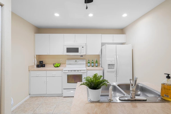 Coliving in Zephyrhills - North Tampa, Tampa