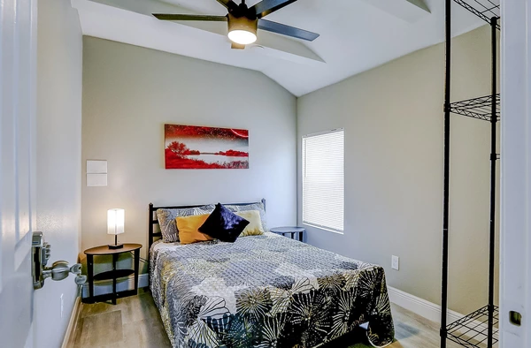 Coliving in Live Oaks Square - East Tampa, Tampa