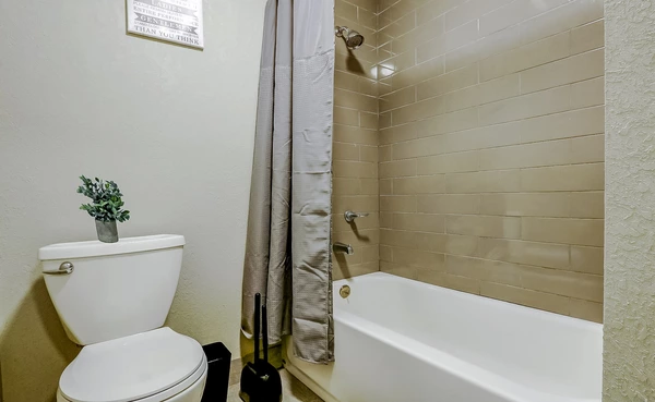 Coliving in Live Oaks Square - East Tampa, Tampa