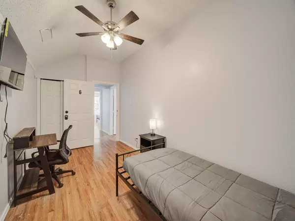 Coliving in Wolf Creek - Sw Dallas, Dallas