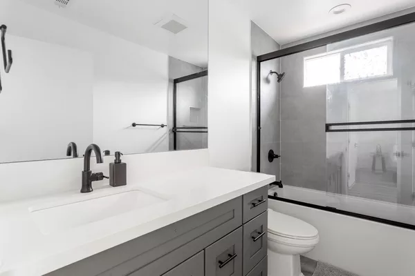 Coliving in North Hollywood - San Fernando Valley, Los Angeles