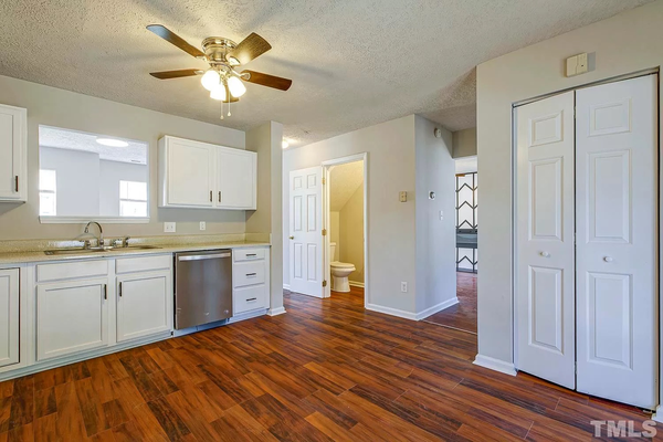 Coliving in Woodcroft - Durham, Raleigh